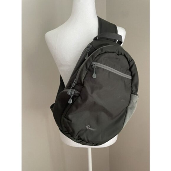 Lowepro StreamLine Sling Camera Bag Gray One Shoulder Padded Backpack Zip Pocket